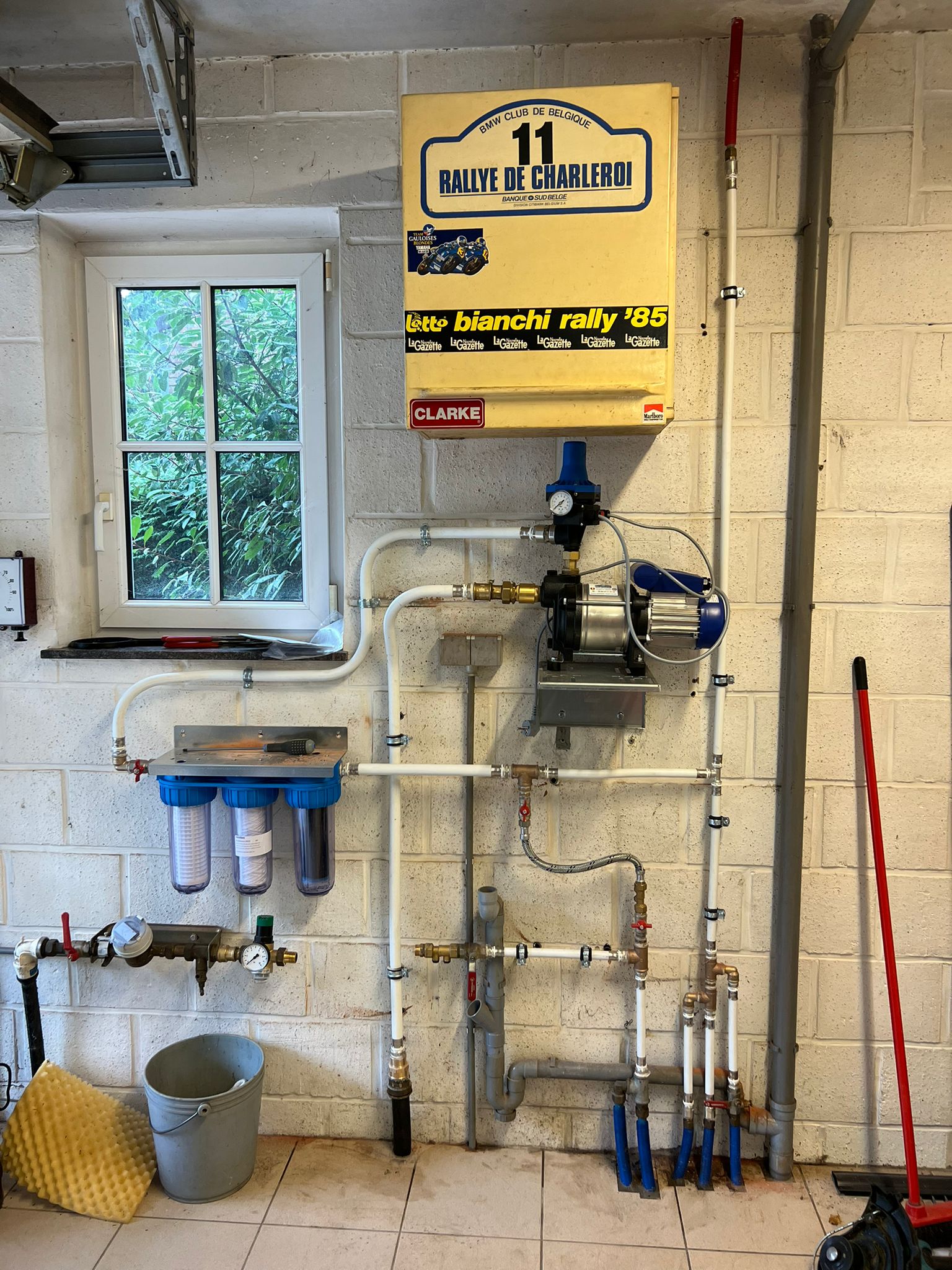 Installation complète avec pompe, filtres et raccordements